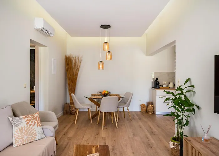 Phos Elegant Residences By Konnect, 400M To The Beach